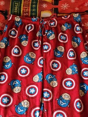 Marvel Red Captain America Shield & Head Fleece Joggers
